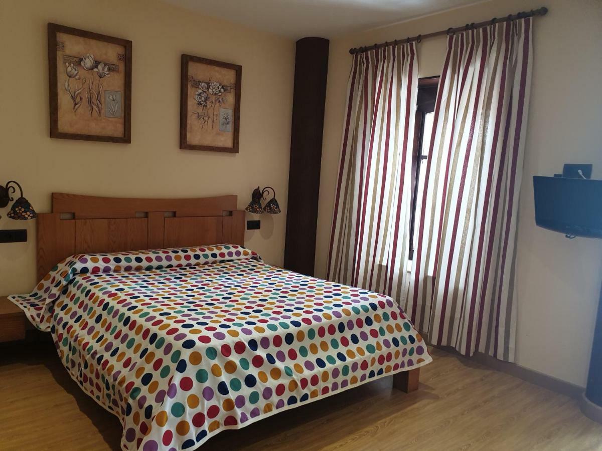 El Cuartelillo Viejo Guest House Polientes Ngoại thất bức ảnh